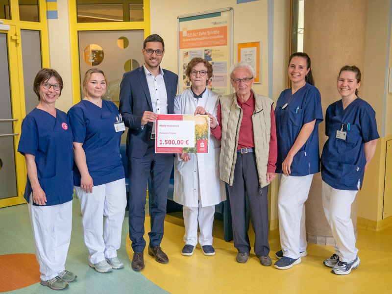 Sparkasse Mainfranken Würzburg spendet für Nachsorge frühgeborener Kinder